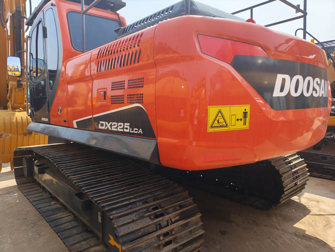 Doosan DX225LCA excavator for sale low hours Made in Korea excellent condition crawler excavator