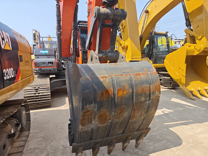 Doosan DX225LCA excavator for sale low hours Made in Korea excellent condition crawler excavator