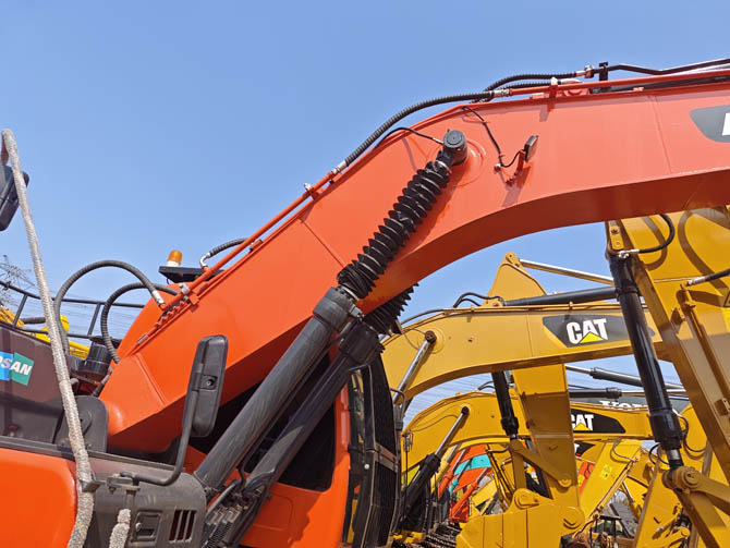 Doosan DX225LCA excavator for sale low hours Made in Korea excellent condition crawler excavator