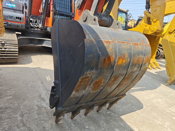 Doosan DX225LCA excavator for sale low hours Made in Korea excellent condition crawler excavator