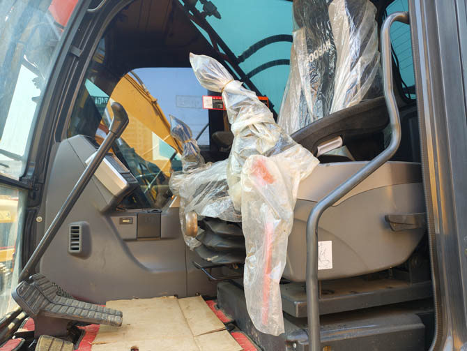 Doosan DX225LCA excavator for sale low hours Made in Korea excellent condition crawler excavator