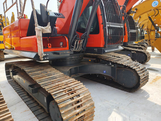 2014 Doosan DX225 excavator in excellent condition