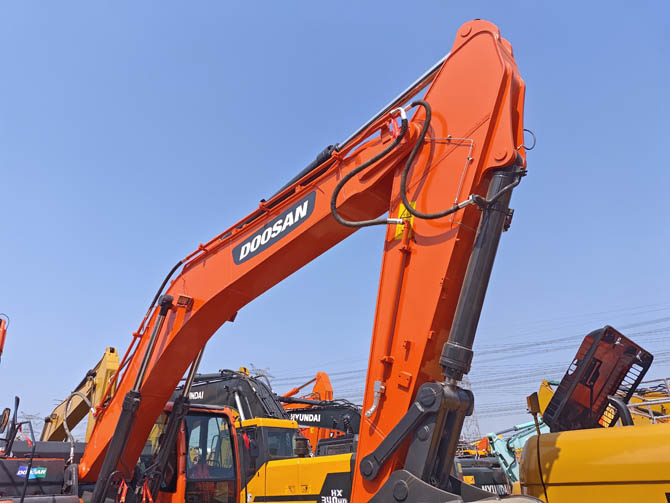 Used Doosan DX340LC excavator for sale low hours Made in Korea excellent condition