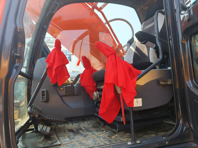 Used Doosan DX340LC excavator for sale low hours Made in Korea excellent condition