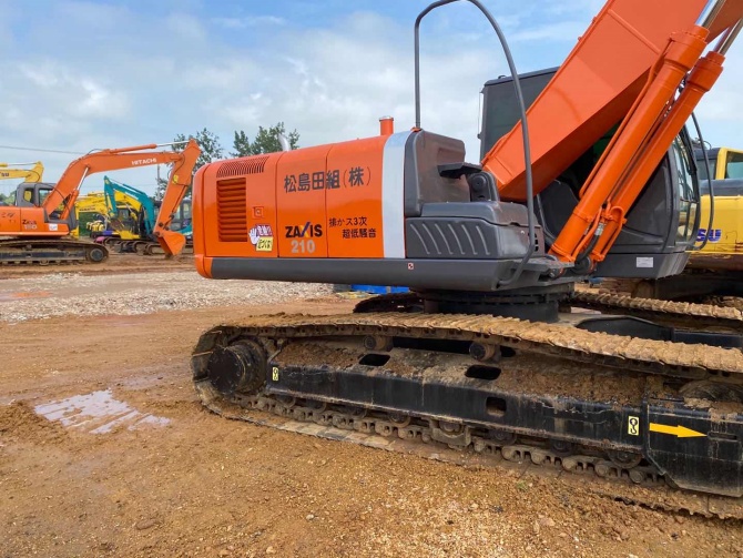 2012 Hitachi ZX210-3 excavator Made in Japan with ISUZU engine parked on construction site