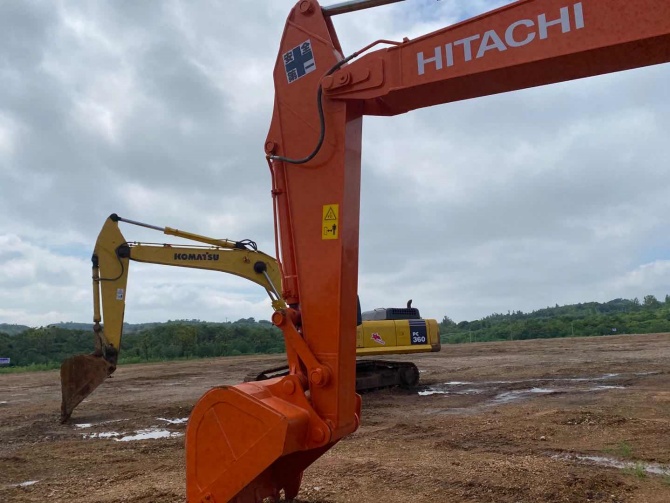 2012 Hitachi ZX210-3 excavator Made in Japan with ISUZU engine parked on construction site