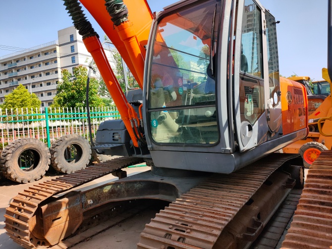 Hitachi ZX210H-3 for sale 2013 Japan original excavator with ISUZU engine