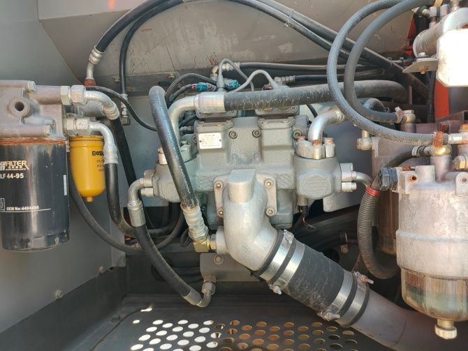 Hitachi ZX210H-3 for sale 2013 Japan original excavator with ISUZU engine