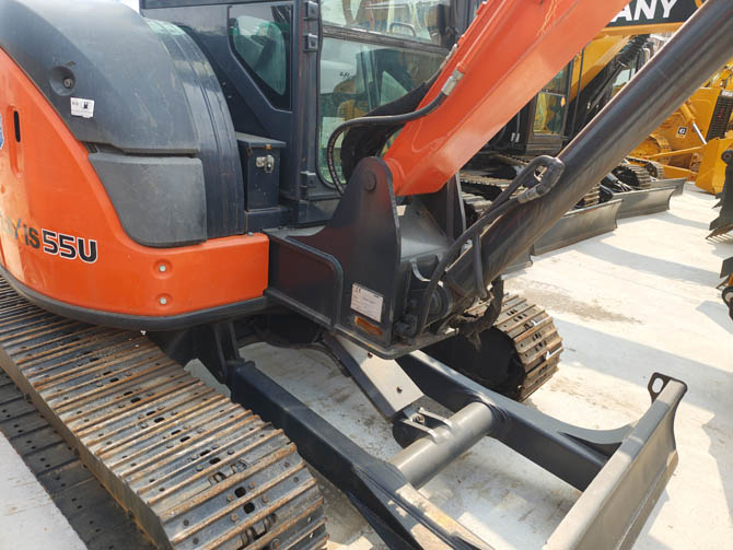 2017 Hitachi ZX55U Hitachi mini excavator in good condition, clean engine, made in Japan