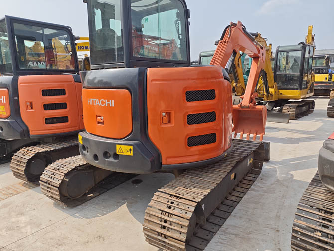 Hitachi ZX55 mini excavator 2016 model in good working condition