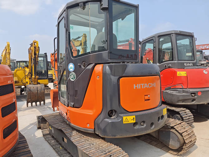 Hitachi ZX55 mini excavator 2016 model in good working condition