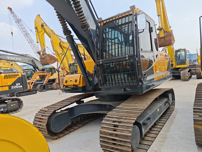 2022 Hyundai 220LC-9 excavator low hours Korea made Cummins engine