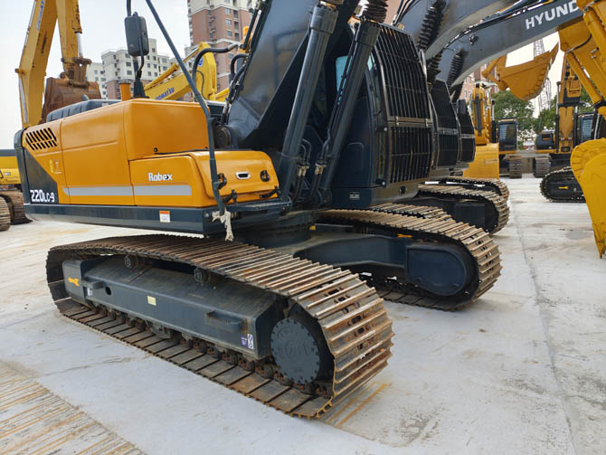 2022 Hyundai 220LC-9 excavator low hours Korea made Cummins engine