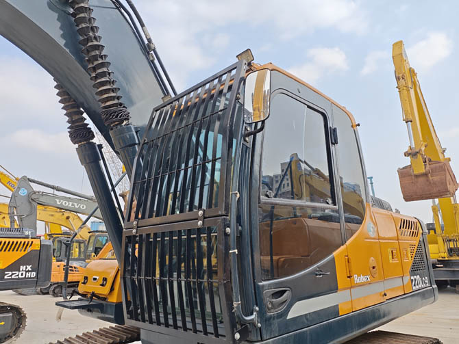 2022 Hyundai 220LC-9 excavator low hours Korea made Cummins engine