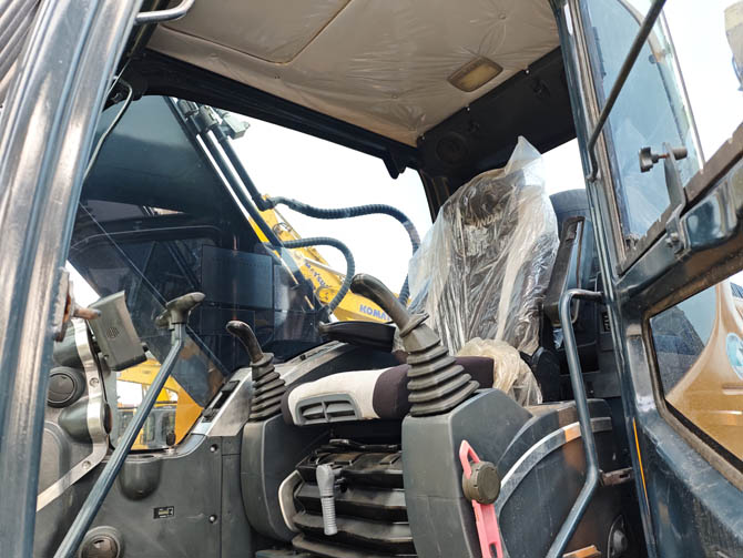 2022 Hyundai 220LC-9 excavator low hours Korea made Cummins engine