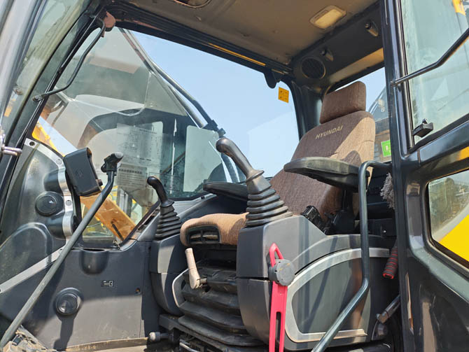 2020 Hyundai 300LC-9 excavator for sale low hours Korea made