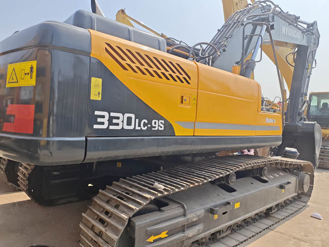 Hyundai 330LC-9 excavator 2021 model low hours