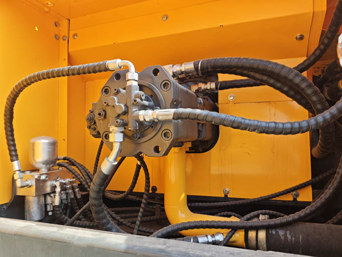 Hyundai 330LC-9 excavator 2021 model low hours