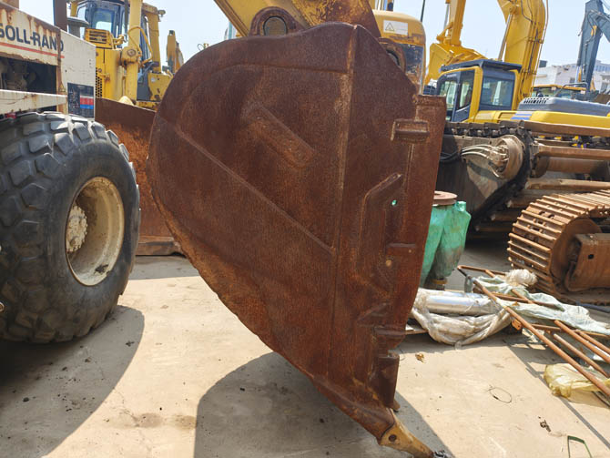 Komatsu PC400 large excavator for sale - bucket view