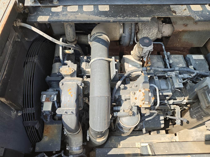 Komatsu PC400 large excavator for sale - engine view