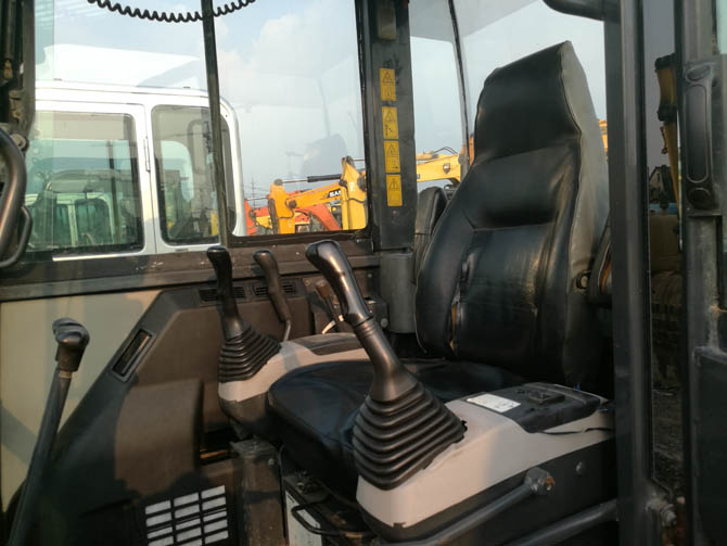 2017 Komatsu PC56 mini excavator made in Japan in excellent working condition