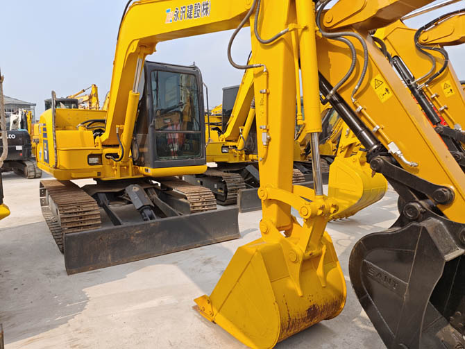 2017 Komatsu PC70-8 mini excavator for sale Japan 7 ton excavator 3800 hours