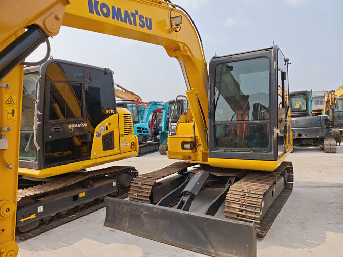 2017 Komatsu PC70-8 mini excavator for sale Japan 7 ton excavator 3800 hours