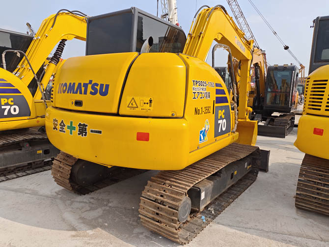 2017 Komatsu PC70-8 mini excavator for sale Japan 7 ton excavator 3800 hours