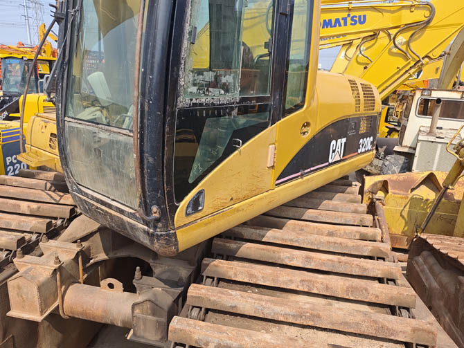 2006 Swamp Buggy 320C amphibious excavator made in Japan in original condition