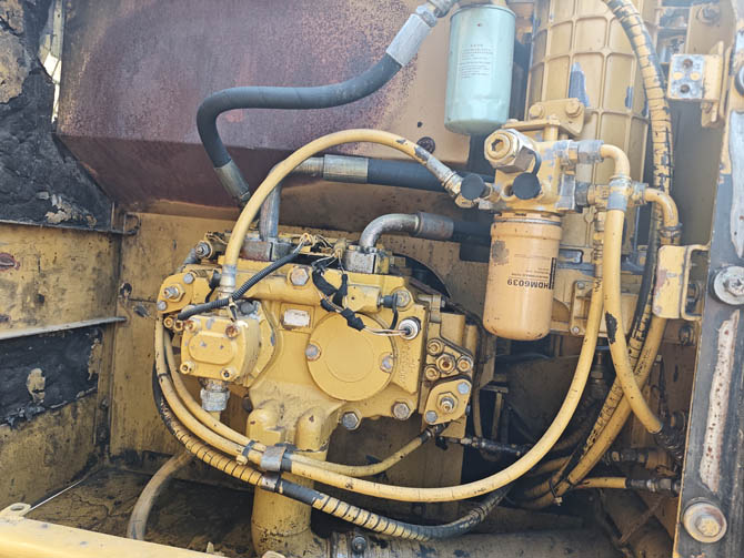 2006 Swamp Buggy 320C amphibious excavator made in Japan in original condition