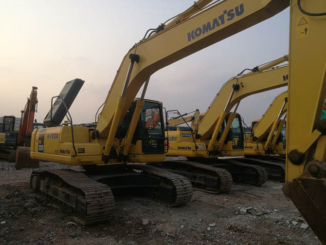 Used Komatsu PC220-7 for sale 2009 model excavator made in Japan