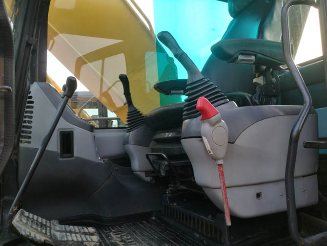 Used Komatsu PC220-7 for sale 2009 model excavator made in Japan