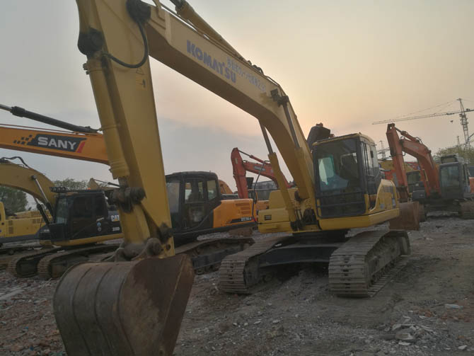 Used Komatsu PC220-7 for sale 2009 model excavator made in Japan