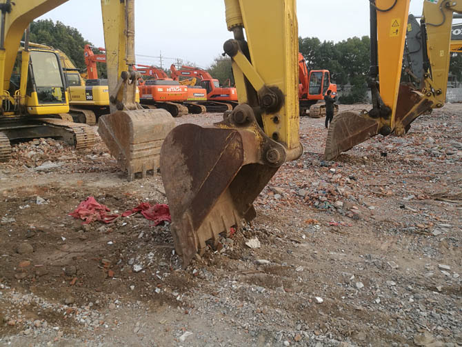 Used Komatsu PC220-7 for sale 2009 model excavator made in Japan