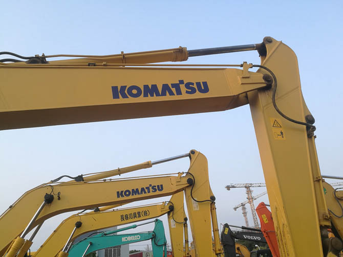 Used Komatsu PC220-7 for sale 2009 model excavator made in Japan
