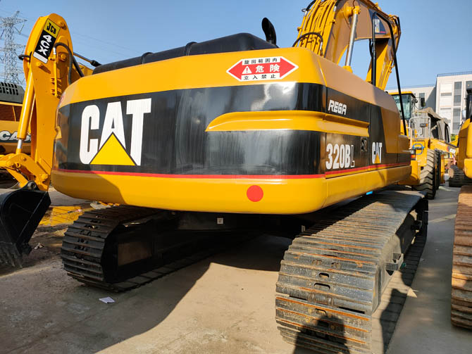 CAT 320BL 20 ton excavator with breaker attachment