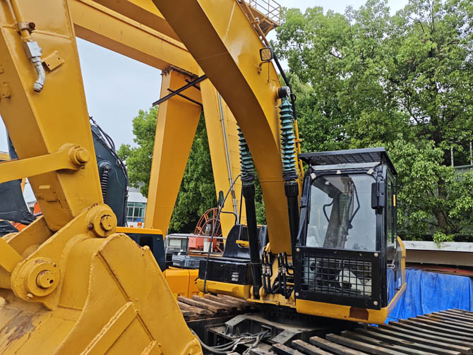 Cat 320 Swamp buggy 1-2