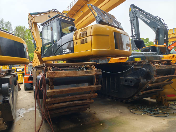 Cat 320 Swamp buggy 1-3