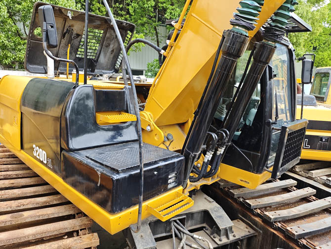 Cat 320 Swamp buggy 1-9