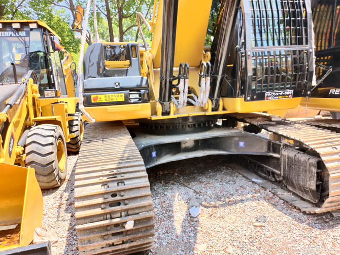 Caterpillar 325D2L excavator 2018 model in good working condition