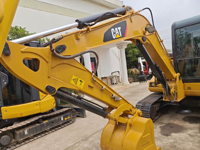 Caterpillar 306D mini excavator 2014 model in good condition