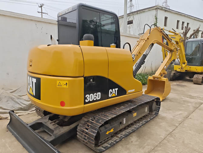 Caterpillar 306D mini excavator 2014 model in good condition