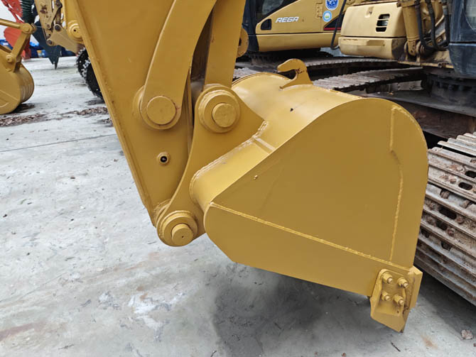 Caterpillar 315D2L excavator 2021 Japan made 15 ton machine