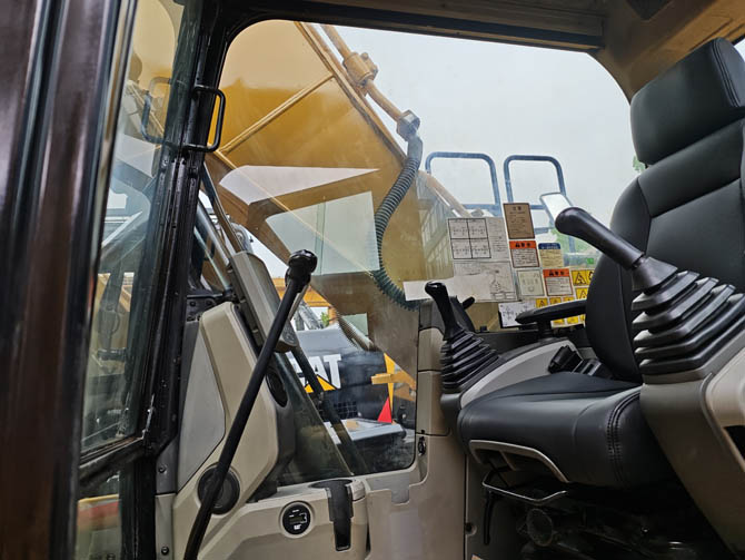 Used Caterpillar 320E excavator 2020 model in good condition