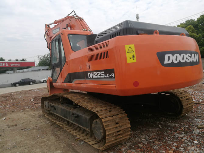 Doosan DH225LC-9 excavator 2010 model in excellent working condition
