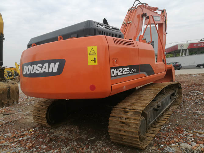 Doosan DH225LC-9 excavator 2010 model in excellent working condition