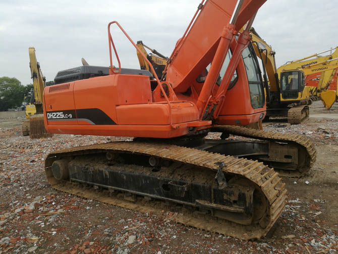 Doosan DH225LC-9 excavator 2010 model in excellent working condition