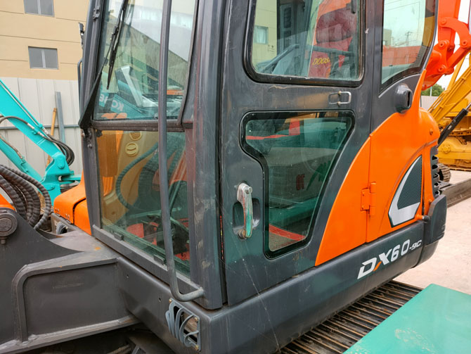 Doosan mini excavator DX60 2019 model in excellent condition