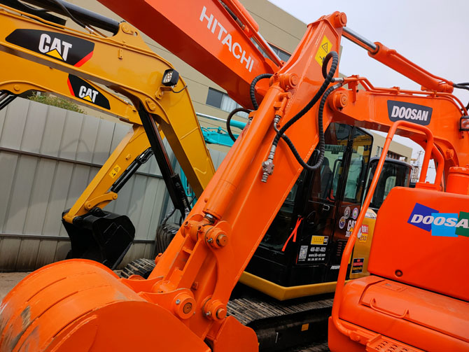 Doosan mini excavator DX60 2019 model in excellent condition
