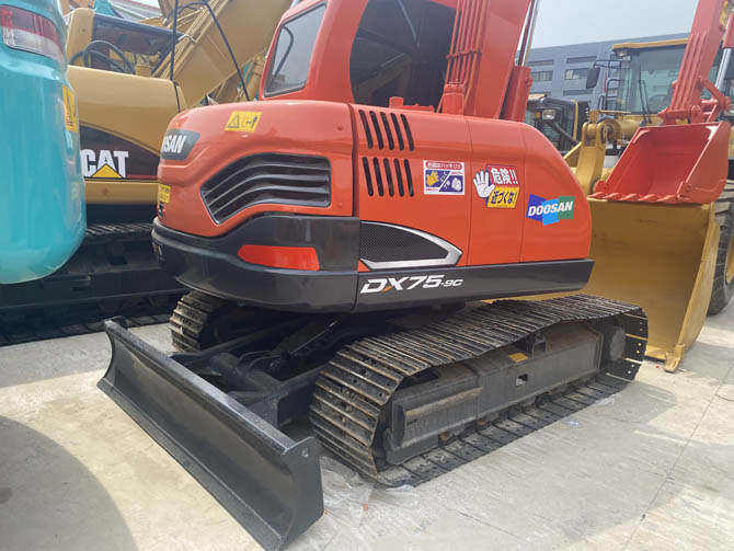2019 Doosan DX75 mini excavator low hours in good condition